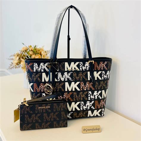 michael michael kors michael kors medium carryall tote navy floral|Michael Kors saffiano tote bag.